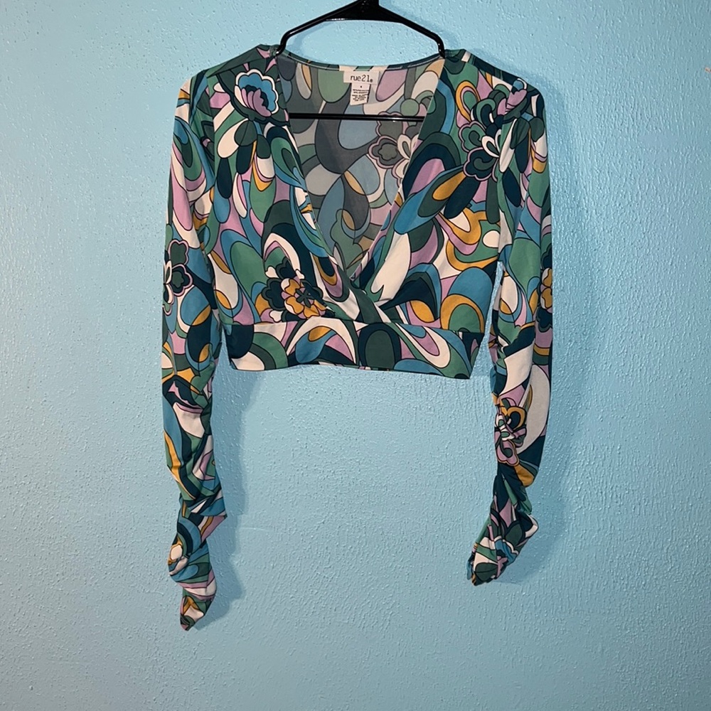 Green crop top v neck